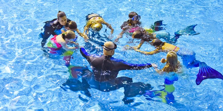 4 lekce mermaidingu: plavání s monoploutví v kostýmu mořské panny
