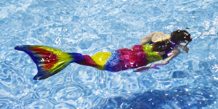 4 lekce mermaidingu: plavání s monoploutví v kostýmu mořské panny