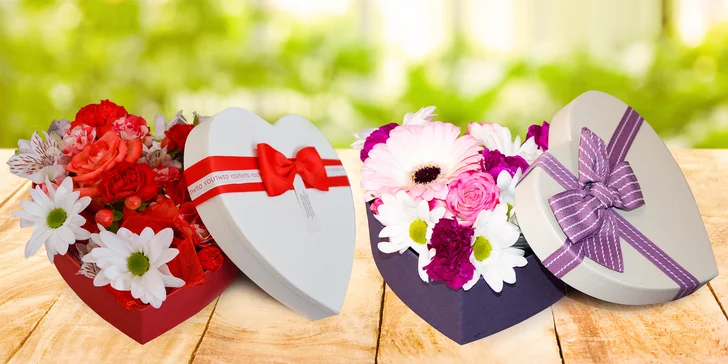 Flower box: srdcová krabice s čerstvými květinami z květinářství Belle Rose