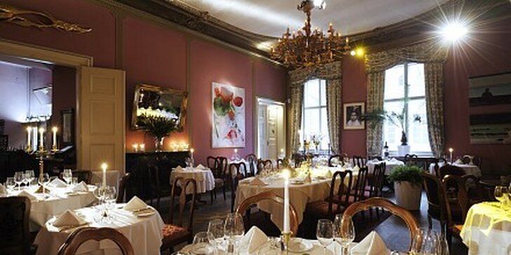 Královské hodování v paláci: Luxusní degustační menu a špičková obsluha