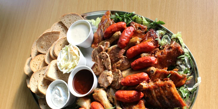 Parádní večer: 1,7kg mix grill a 1 nebo 2 hodiny bowlingu až pro 8 osob
