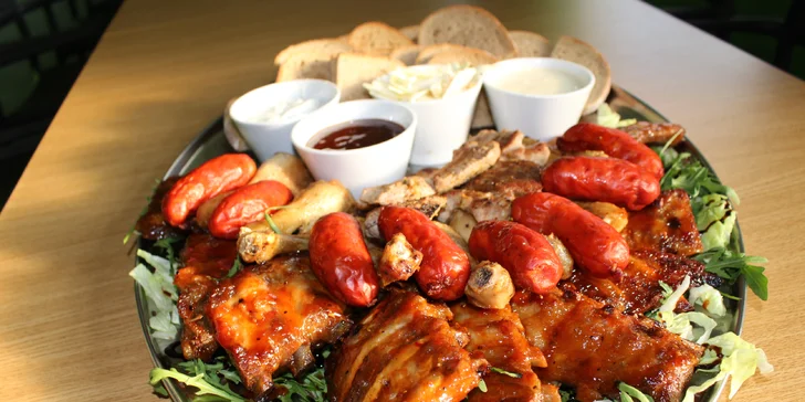 Parádní večer: 1,7kg mix grill a 1 nebo 2 hodiny bowlingu až pro 8 osob