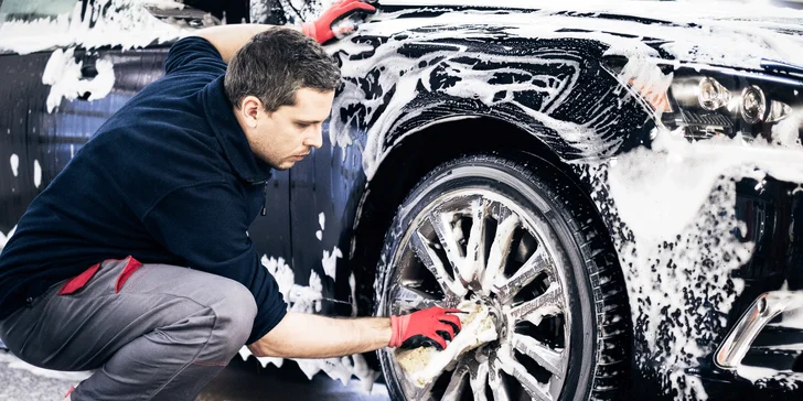 Čistá jízda: ruční mytí interiéru i exteriéru aut typu kombi i sedan