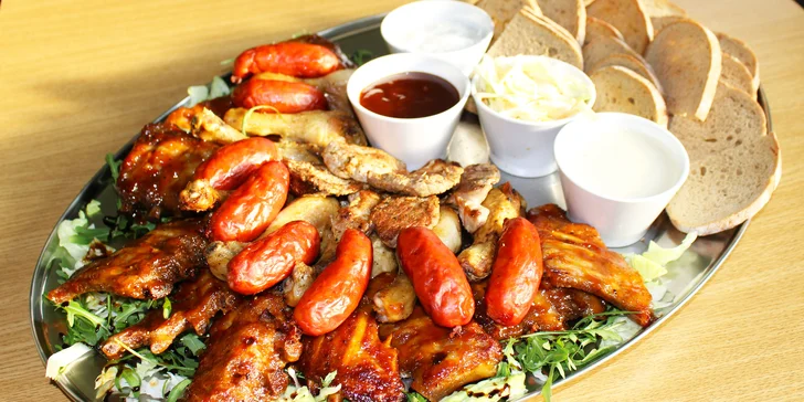 Parádní večer: 1,7kg mix grill a 1 nebo 2 hodiny bowlingu až pro 8 osob