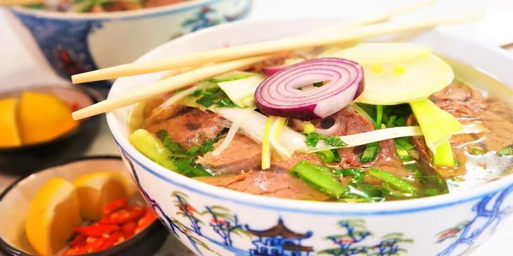 Vyrazte na vietnamskou klasiku: Pho, Bún bò Nam Bộ nebo Bún chả pro 1 os.