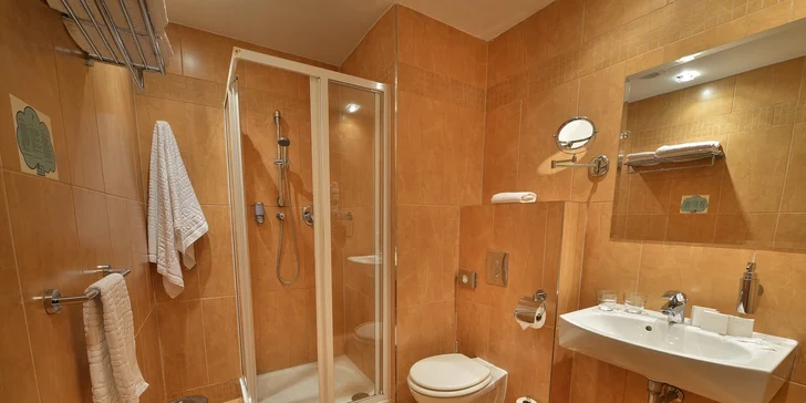 Pobyt v luxusním 4* hotelu u Václavského náměstí: snídaně, projižďka i privátní wellness