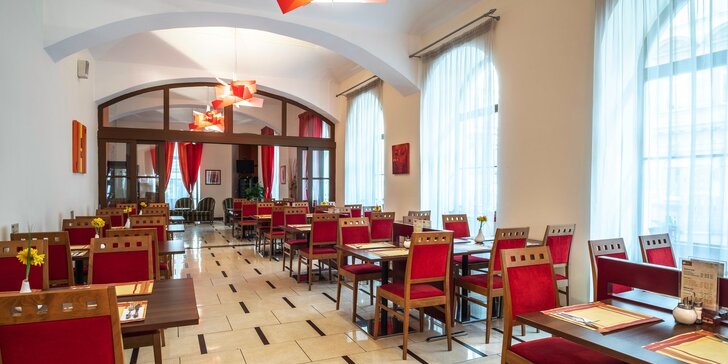 Pobyt v luxusním 4* hotelu u Václavského náměstí: strava, projižďka městem i privátní wellness