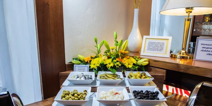Pobyt v luxusním 4* hotelu u Václavského náměstí: snídaně, projižďka i privátní wellness