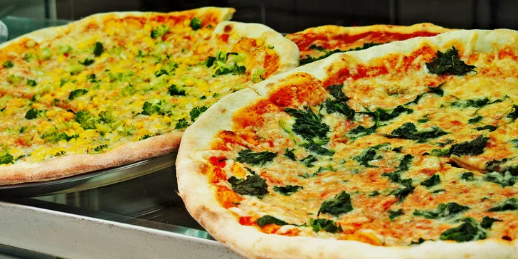 Za voucher dostanete jednu či dvě pizzy do krabice. 