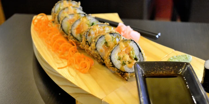 Set se 14, 20, 28 i 40 ks maki a roll včetně speciálních druhů sushi