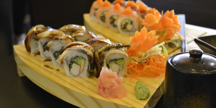 Set se 14, 20, 28 i 40 ks maki a roll včetně speciálních druhů sushi