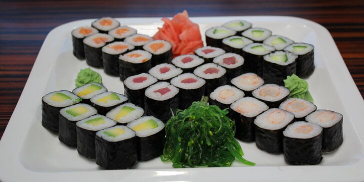 Sushi sety s 24, 40 nebo 44 kousky vyskládanými do tvaru srdce