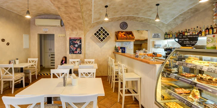 Pizza podle výběru a domácí ledový čaj nebo limonáda pod Pražským hradem