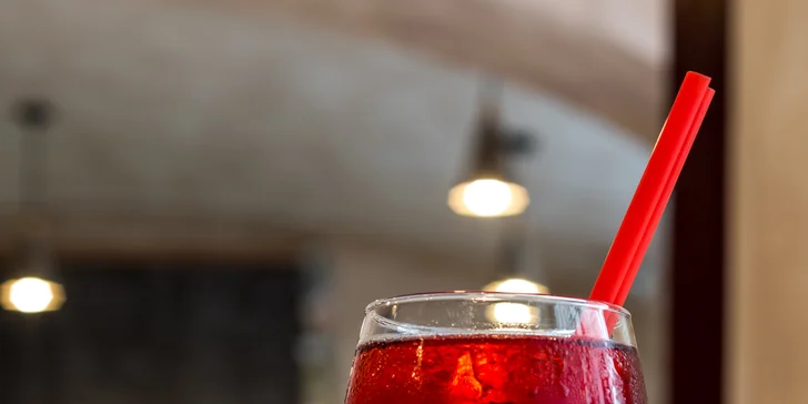 Pizza podle výběru a domácí ledový čaj nebo limonáda pod Pražským hradem