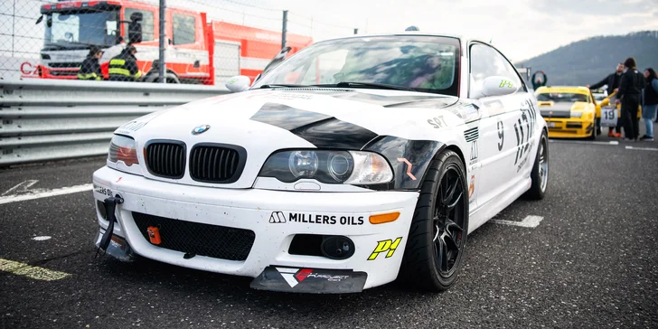 Až 9 kol na jednom ze 3 okruhů v BMW M3 nebo 130i Cup s rallye závodníkem Martinem Semerádem