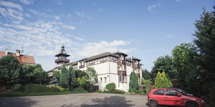 Zaparkujete přímo u hotelu.