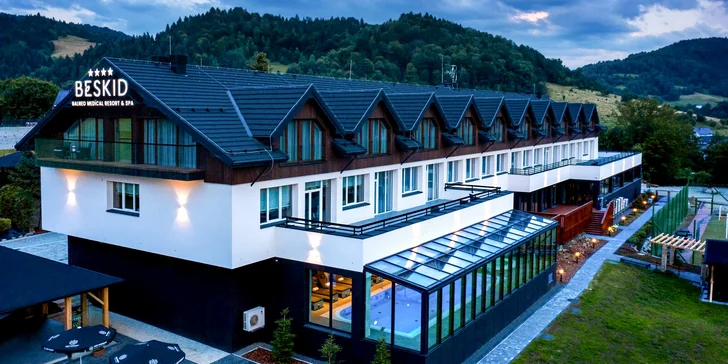 Luxusný hotel s výhľadom na hory sa môže pochváliť prvotriednymi službami