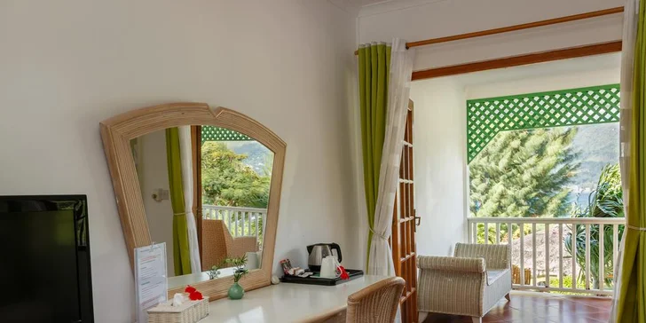 Exotická dovolená na Seychelách: 6–10 nocí v 3* hotelu s polopenzí, bazén