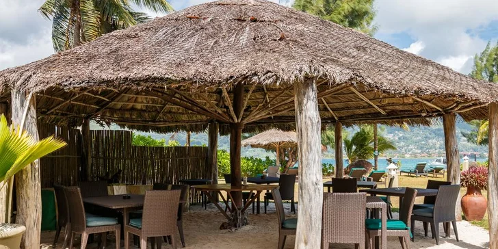 Exotická dovolená na Seychelách: 6–10 nocí v 3* hotelu s polopenzí, bazén