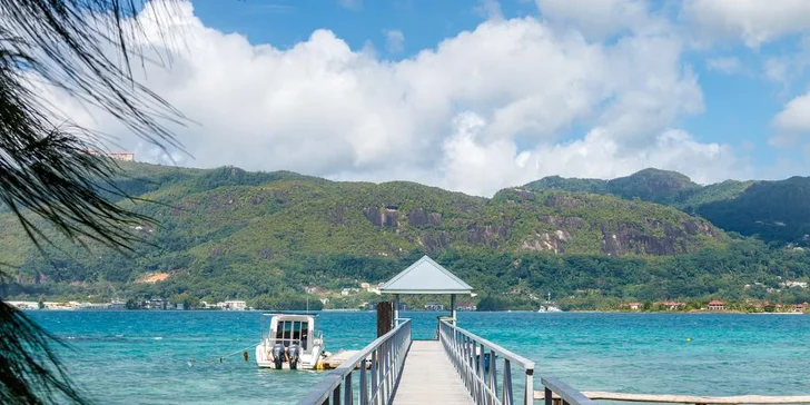 Exotická dovolená na Seychelách: 6–10 nocí v 3* hotelu s polopenzí, bazén