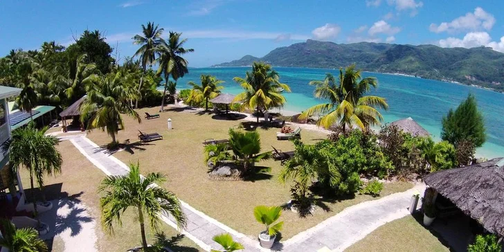 Exotická dovolená na Seychelách: 6–10 nocí v 3* hotelu s polopenzí, bazén