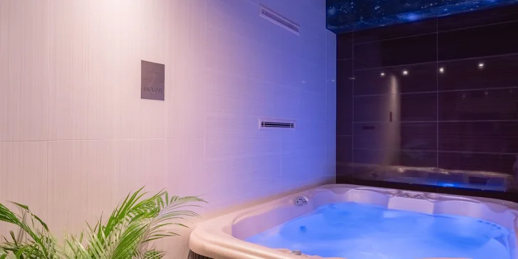 Zrelaxujte unavené telo a myseľ v útulnom wellness s oddychovou zónou po aktívnom dni na horách.