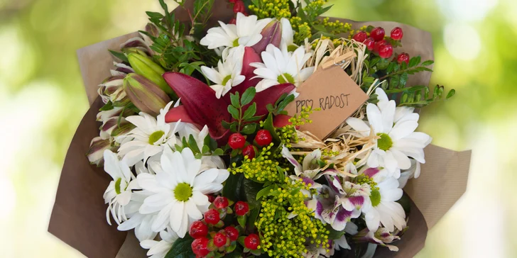 Vázané kytice s přáním dle výběru z květinářství Belle Rose