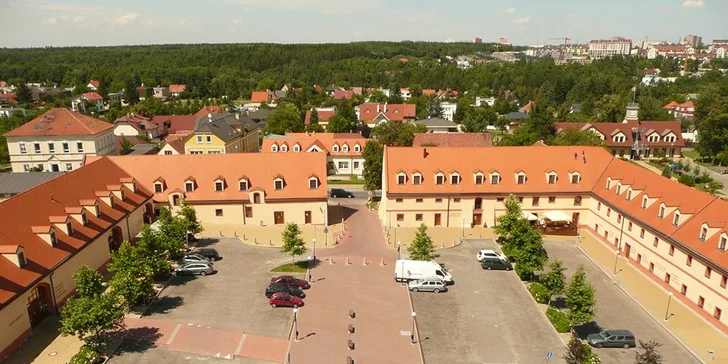 Palačinka, káva a bio limonáda v kavárně v Kunratické tvrzi s výstavou