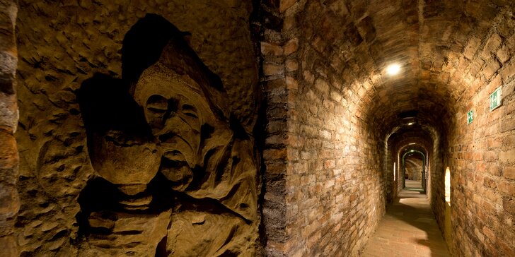 Tajemné Valtické podzemí: prohlídka labyrintu, degustace vín, občerstvení i sklenka jako dárek