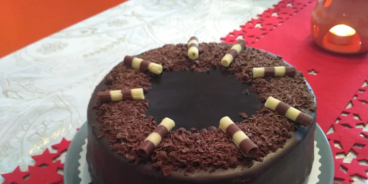 Luxusní čokoládový dort ze Snack & Rolls: 1400 gramů a až 12 porcí