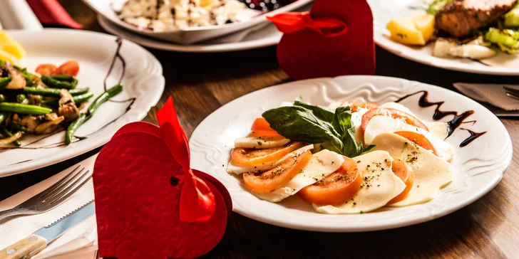 Valentýnské menu pro 2 osoby: panenka či krkovička i horké lesní ovoce