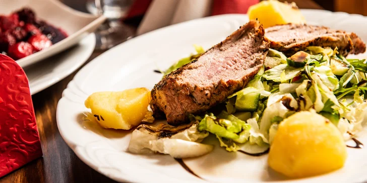 Valentýnské menu pro 2 osoby: panenka či krkovička i horké lesní ovoce