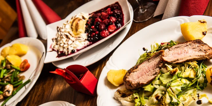 Valentýnské menu pro 2 osoby: panenka či krkovička i horké lesní ovoce