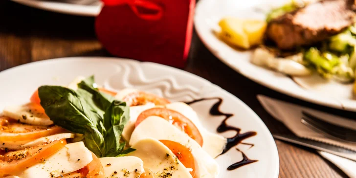 Valentýnské menu pro 2 osoby: panenka či krkovička i horké lesní ovoce