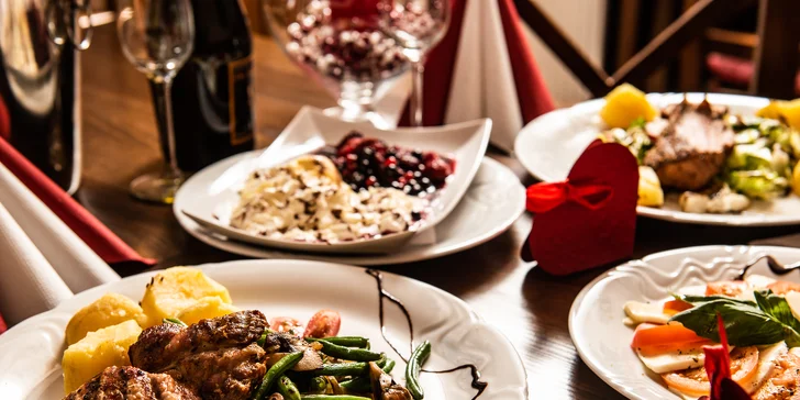 Valentýnské menu pro 2 osoby: panenka či krkovička i horké lesní ovoce