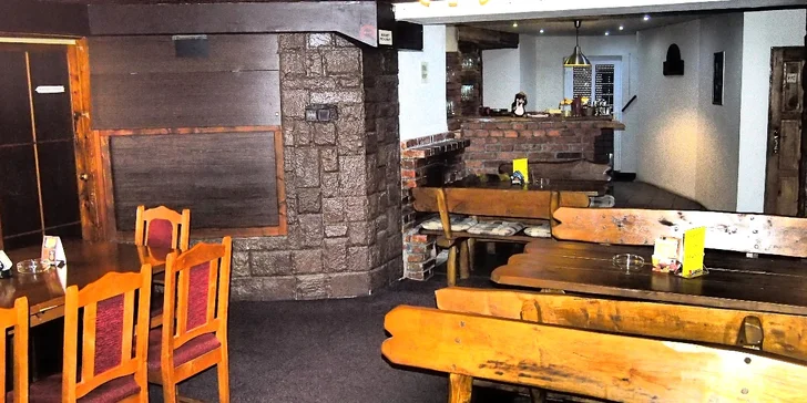 Burger s hovězím, kuřecím nebo se sýrem dle výběru a hranolky pro 1 i 2 os.