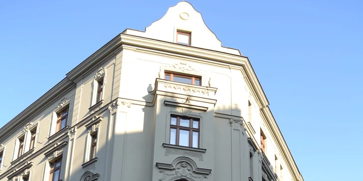 Jídlo dle výběru pro dvě osoby v tapas restauraci: carpaccio, tatarák i pinsa
