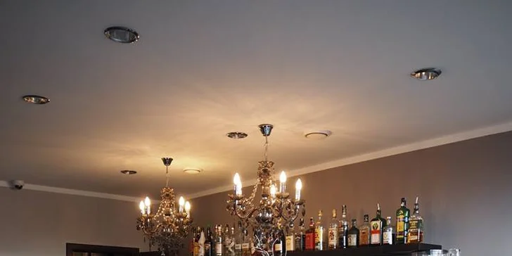 Káva, čaj i horká čokoláda nebo valentýnský sekt se zákusky dle výběru