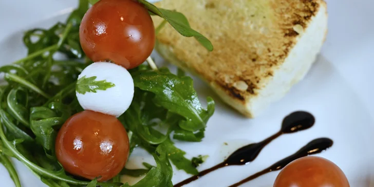 4chodové valentýnské menu pro pár: polévka s lososem, panenka i dezert
