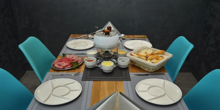 Ochutnejte fondue bourguignonne: 3 druhy masa z farmy, 6 dipů a bageta