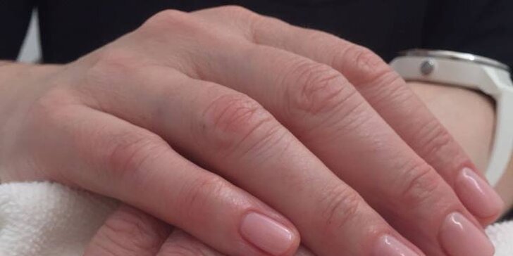 Manikúra P-shine pro zdravé nehty nebo regenerační manikúra s masáží