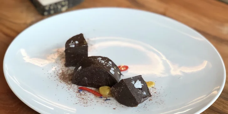 4chodové valentýnské menu: přípitek, uzený losos, kachní prso i tygří krevety