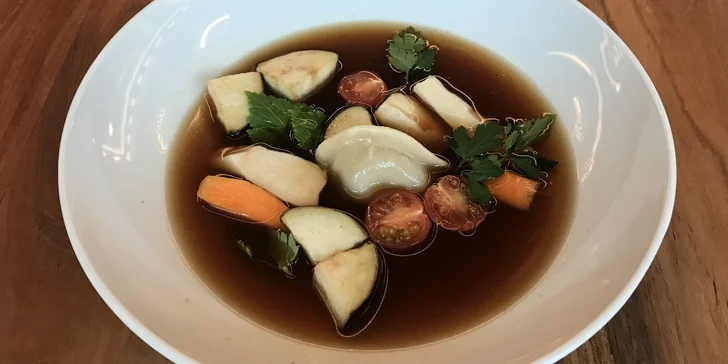 4chodové valentýnské menu: přípitek, uzený losos, kachní prso i tygří krevety