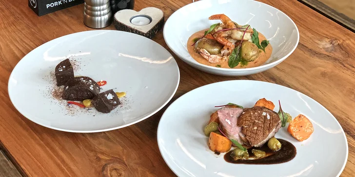 4chodové valentýnské menu: přípitek, uzený losos, kachní prso i tygří krevety