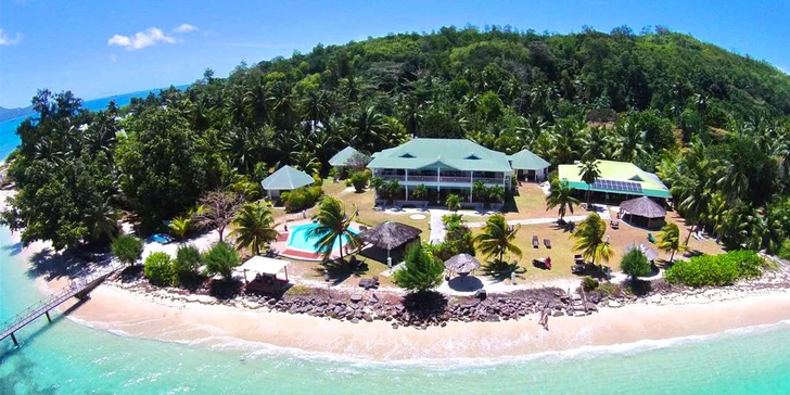 Exotická dovolená na Seychelách: 6–10 nocí v 3* hotelu s polopenzí, bazén
