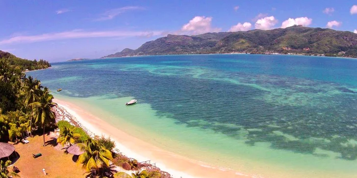 Exotická dovolená na Seychelách: 6–10 nocí v 3* hotelu s polopenzí, bazén