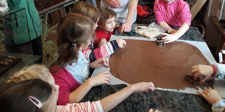 Čokoládová dílna pro děti s doprovodem vč. čokoládové fontány s ovocem