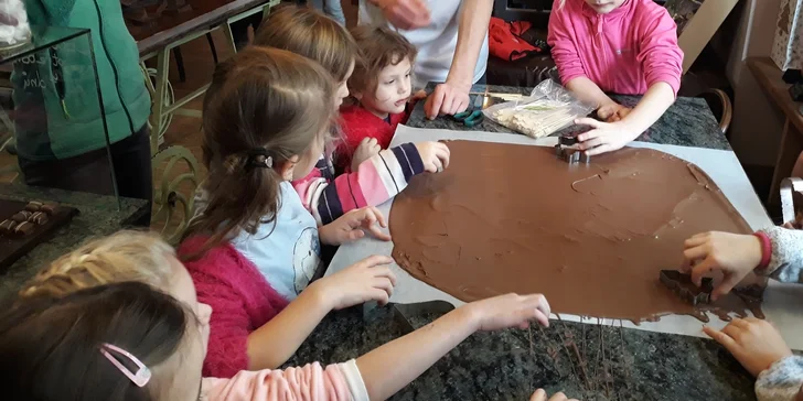 Čokoládová dílna pro děti s doprovodem vč. čokoládové fontány s ovocem