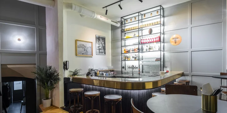 Jídlo dle výběru pro dvě osoby v tapas restauraci: carpaccio, tatarák i pinsa