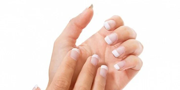 250 Kč za doplnění nehtové modeláže, možnost kombinace gelu a gel laku